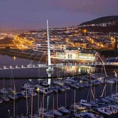 Luxe Living Guest House-Sleeps 6-Private Parking-Free Wifi-Beach-City Swansea Eksteriør billede