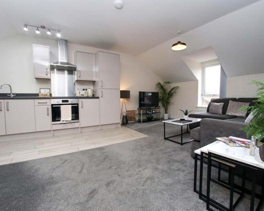 Luxe Living Guest House-Sleeps 6-Private Parking-Free Wifi-Beach-City Swansea Eksteriør billede