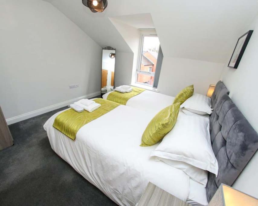 Luxe Living Guest House-Sleeps 6-Private Parking-Free Wifi-Beach-City Swansea Eksteriør billede