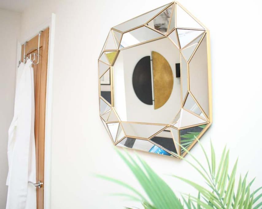Luxe Living Guest House-Sleeps 6-Private Parking-Free Wifi-Beach-City Swansea Eksteriør billede