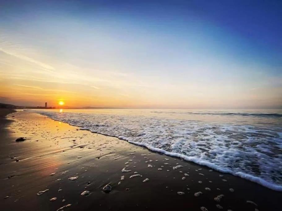 Luxe Living Guest House-Sleeps 6-Private Parking-Free Wifi-Beach-City Swansea Eksteriør billede