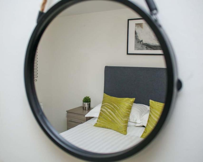 Luxe Living Guest House-Sleeps 6-Private Parking-Free Wifi-Beach-City Swansea Eksteriør billede